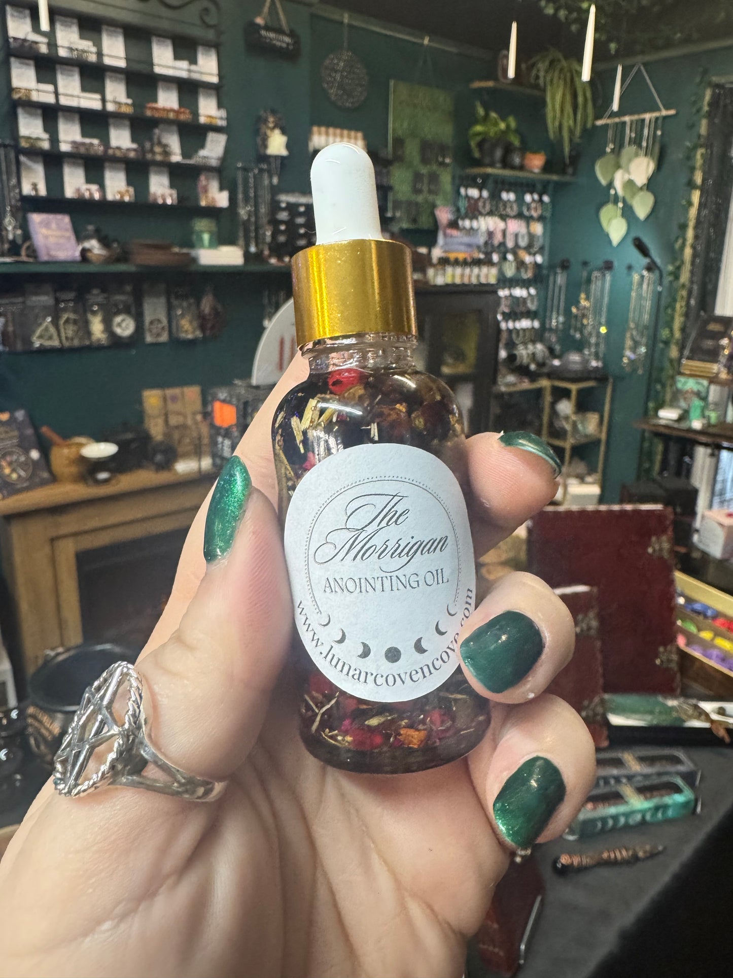 The Morrigan Anointing Oil by Lunar Coven Cove / Deity Ritual Oil