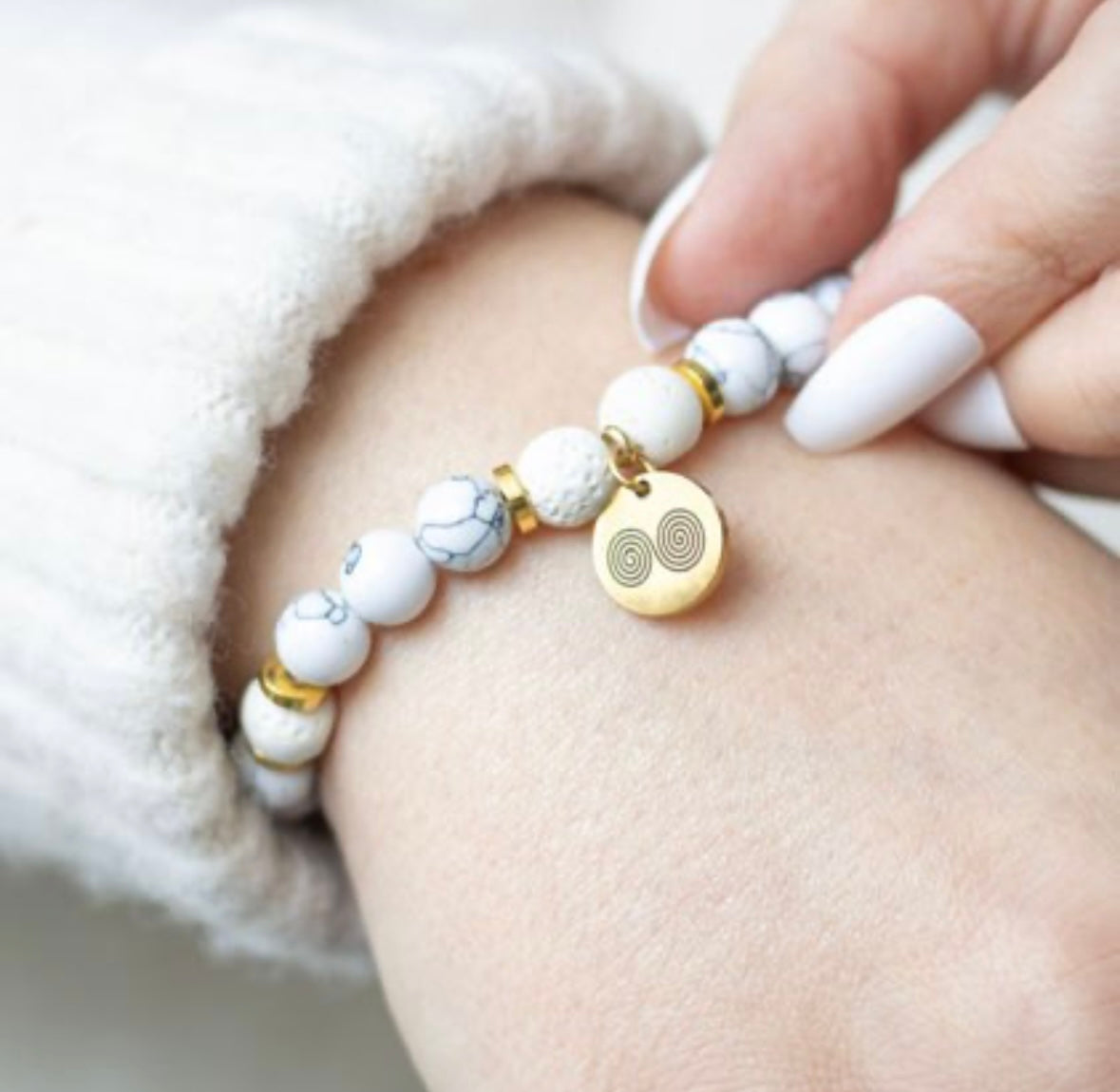 Stress Less Bracelet : Howlite & Lava Beads with oil