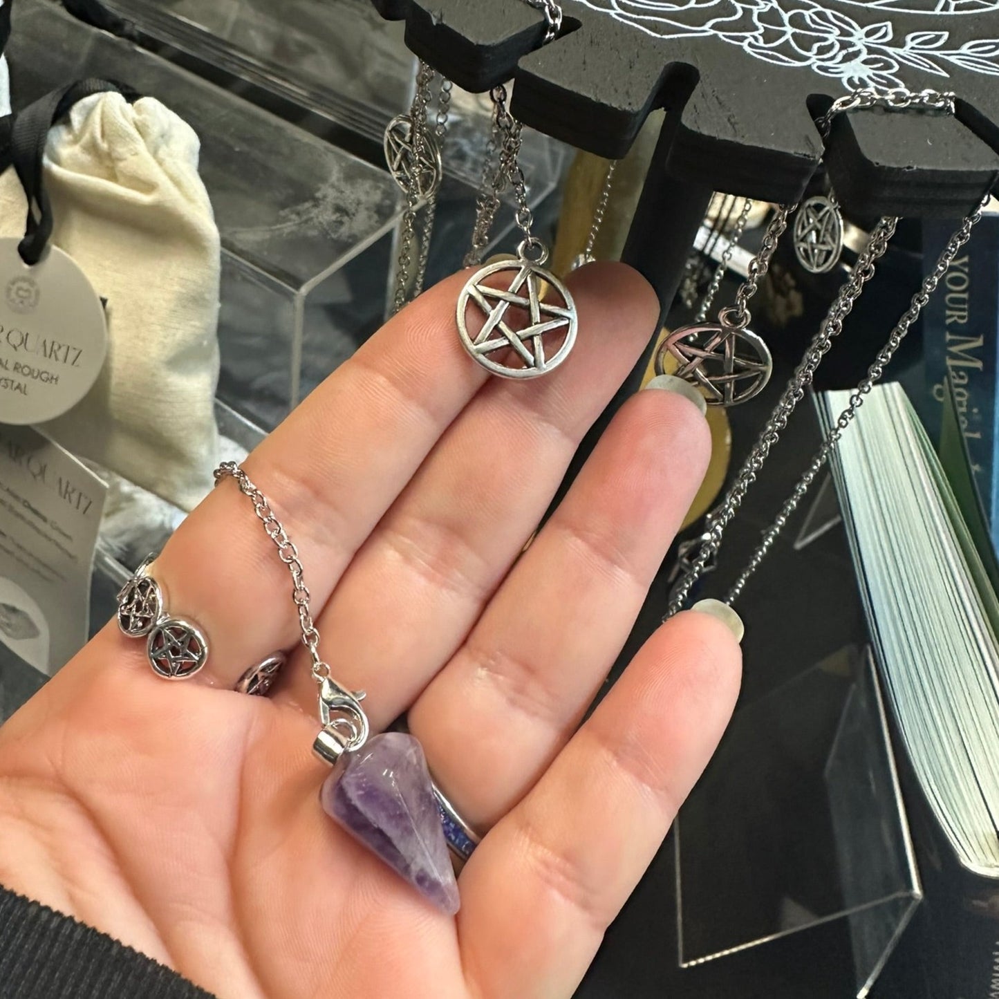 Pendulum - Pointed crystal with a pentagram charm top